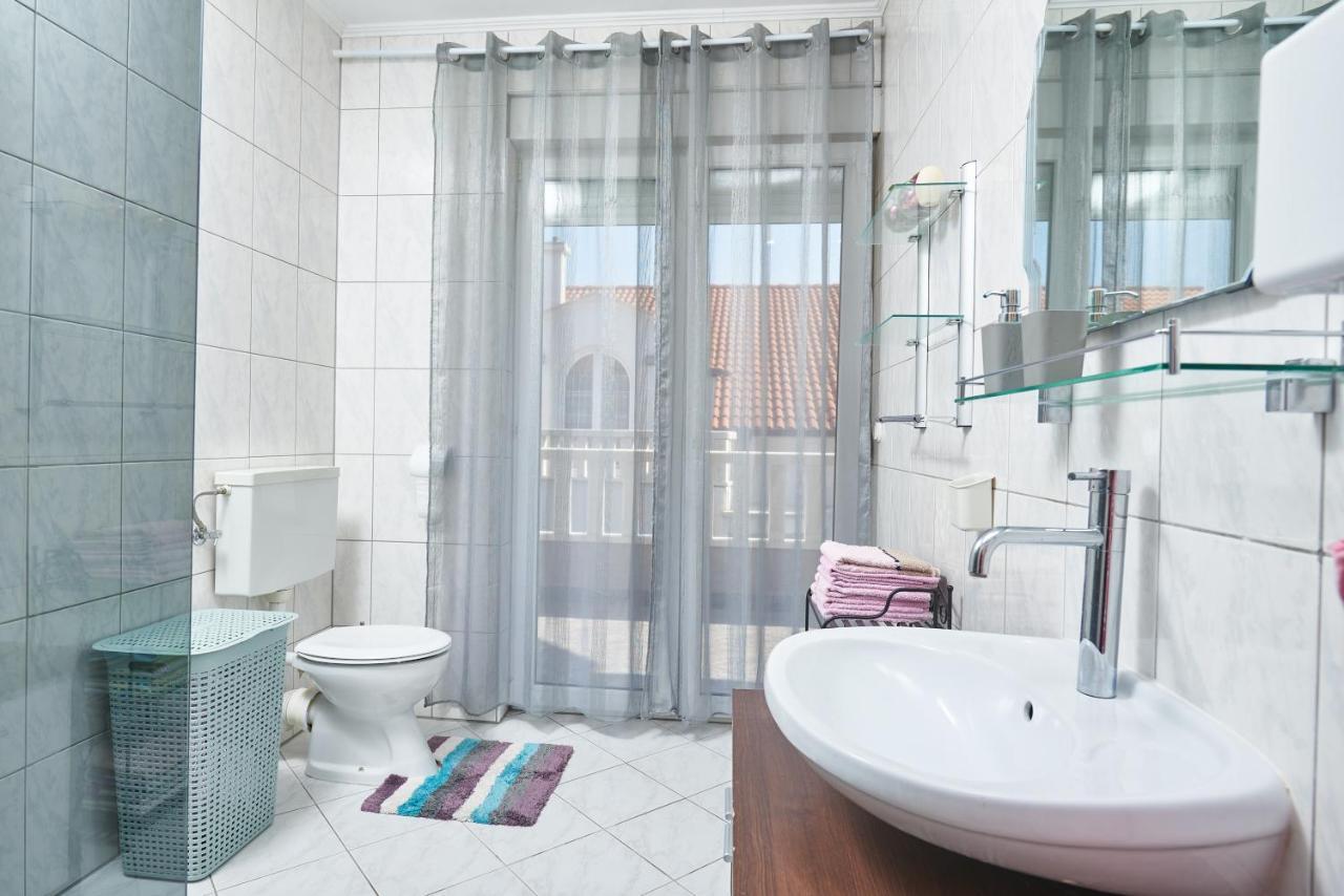 Apartments Lovric With Sea View Kaštela Extérieur photo