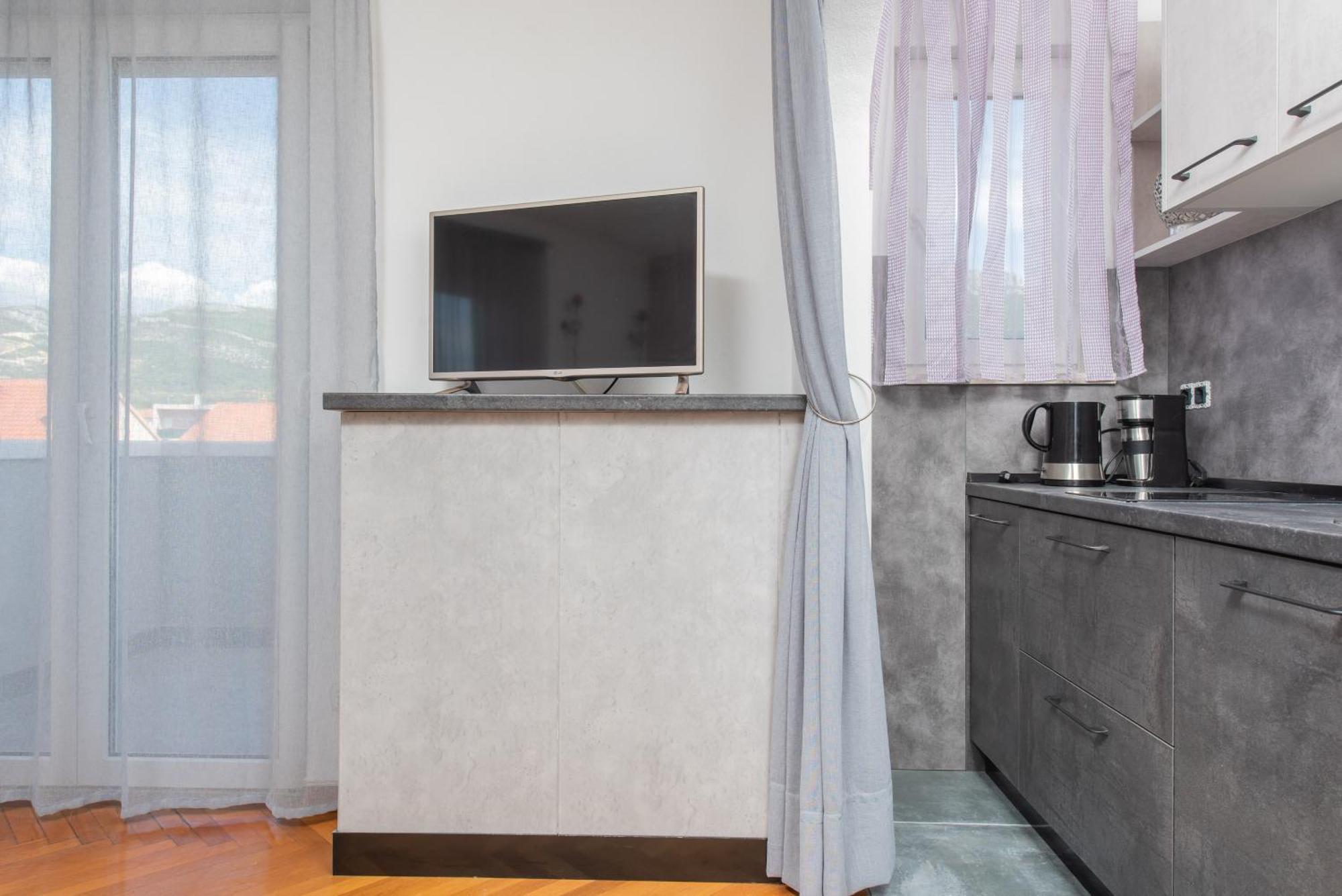 Apartments Lovric With Sea View Kaštela Extérieur photo
