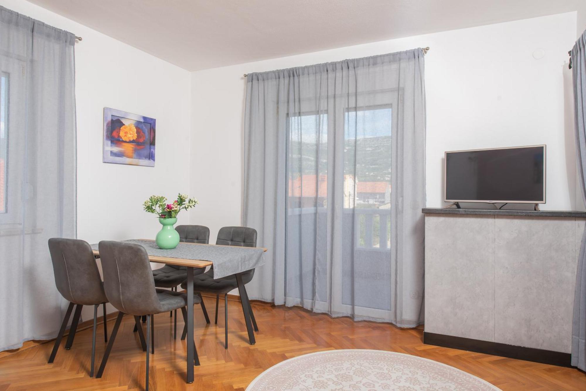 Apartments Lovric With Sea View Kaštela Extérieur photo