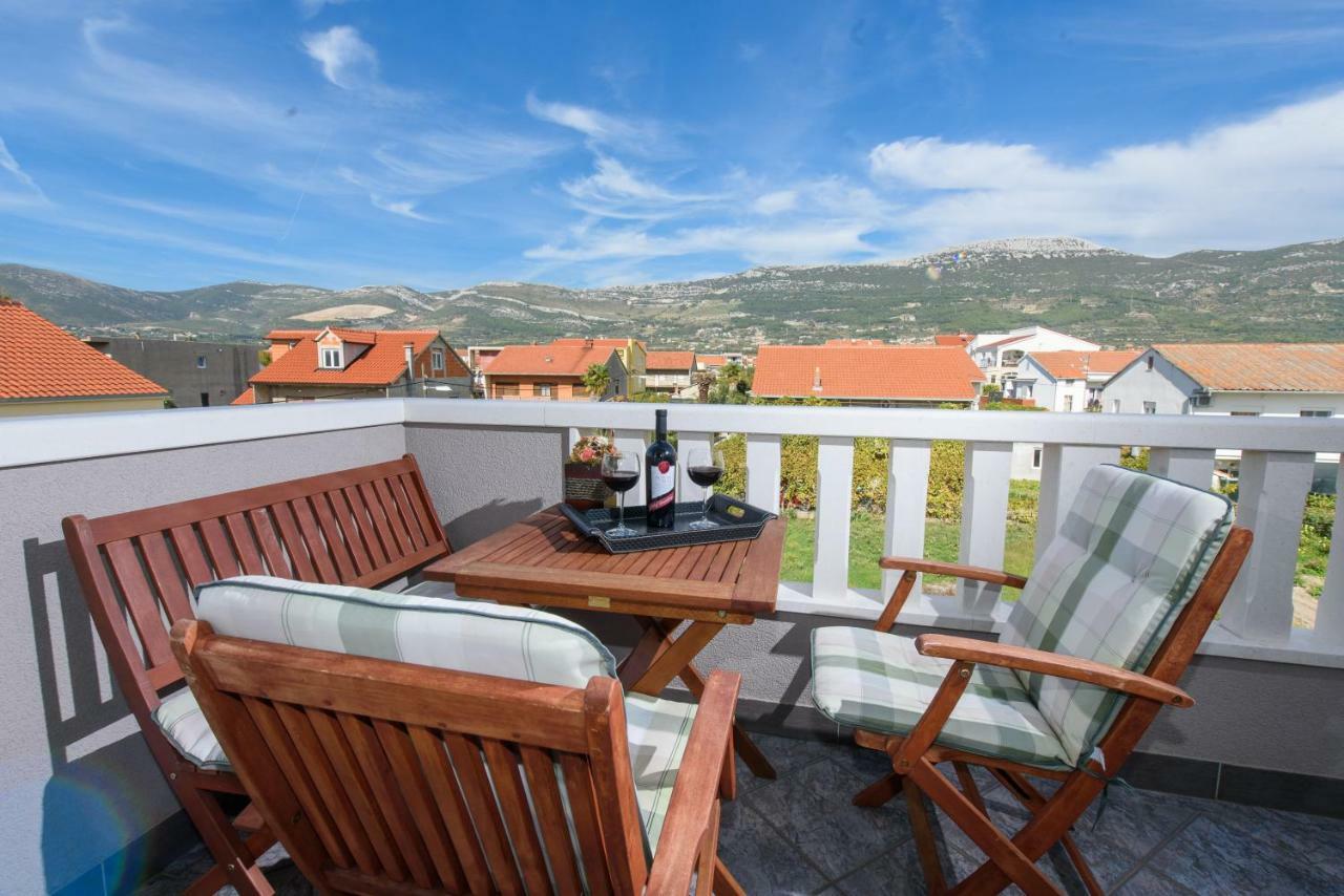 Apartments Lovric With Sea View Kaštela Extérieur photo