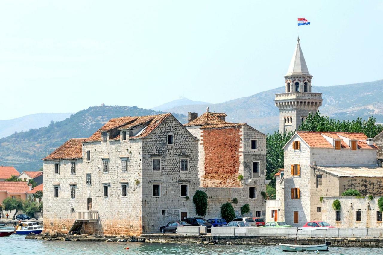 Apartments Lovric With Sea View Kaštela Extérieur photo